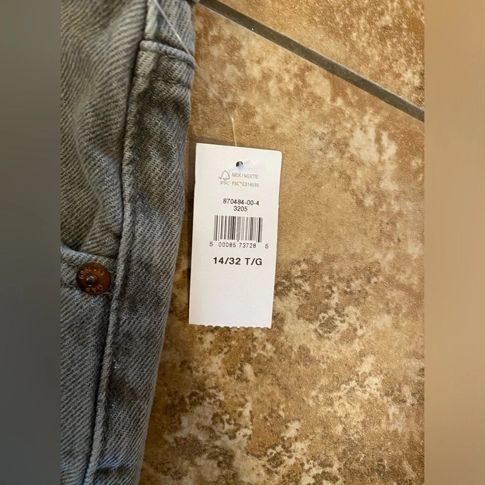 NWT Gap low stride zipper-Fly Destructed Denim light wash black Shorts  14/32 - Picture 6 of 9